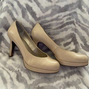 Tahari nude patent platform pump sz 8